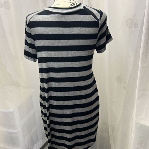 Adorable, extra small, black and gray stripe tunic - Picture 5 of 7